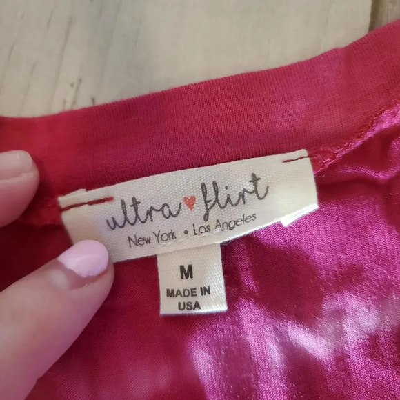 NWT Ultra Flirt Women's Pink and White Tie Dye V-Neck Top Size Medium - Picture 3 of 14